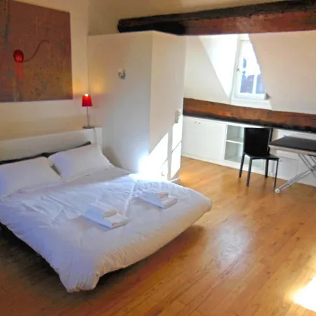 Rue Seguier Apartment Paris
